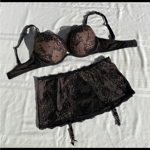 Victoria’s Secret Angel Fantasy Blinged Out Bra and Skirted Garter Belt - Picture 4 of 12